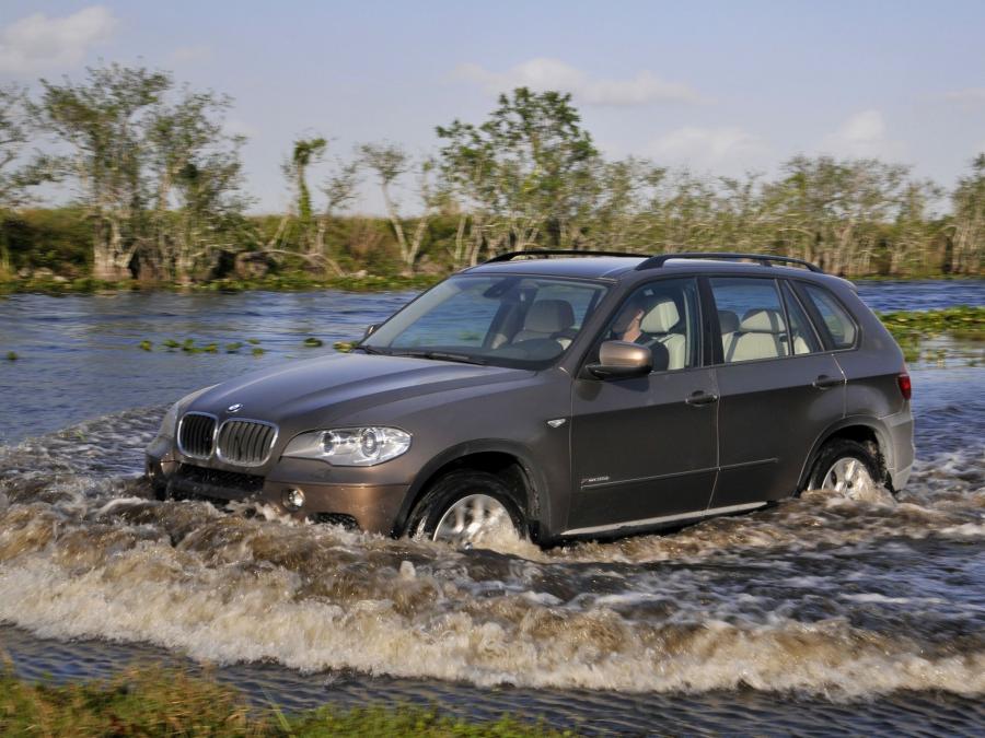  BMW X5 xDrive 3.5i 2010 года  (фото 2 из 16)